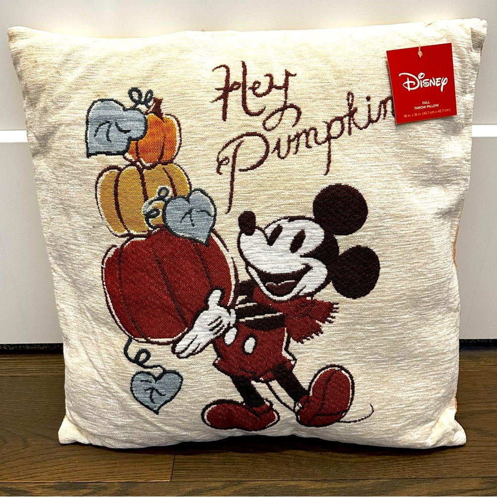 Disney’s Mickey Mouse Throw Pillow NWT 
❤️‍🔥FIRM PRICE❤️‍🔥